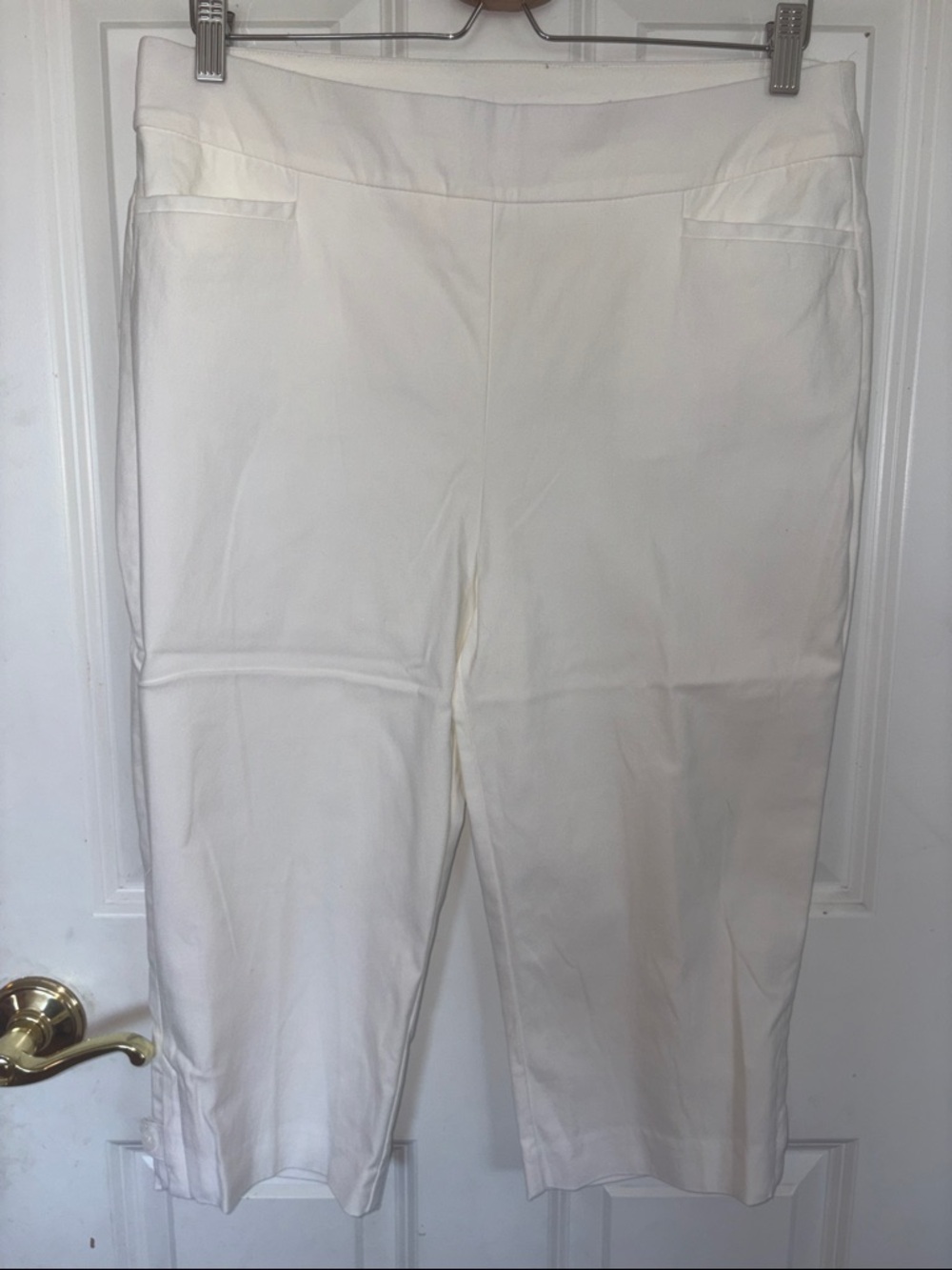Chico's White Cropped Ponte Pants